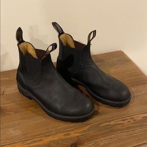 Blundstones - black